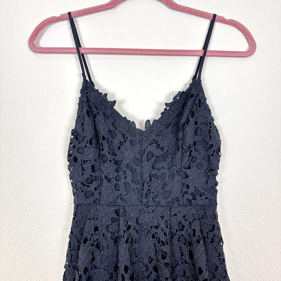 ASTR Kenna Eyelet Lace Midi Dress in Navy Size XS - Picture 5 of 7